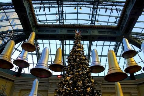 Christmas decorations @ Bellagio Hotel, Las Vegas  Photo - Bellagio, Las Vegas, Nevada 