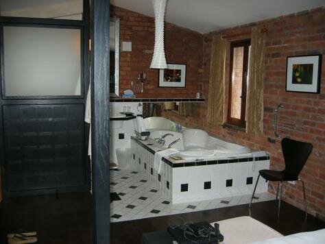Room2 Photo - Petit Prince Le, Montreal, Quebec 